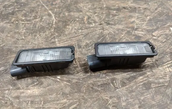 Volkswagen Golf VI Number plate light 1K8943021