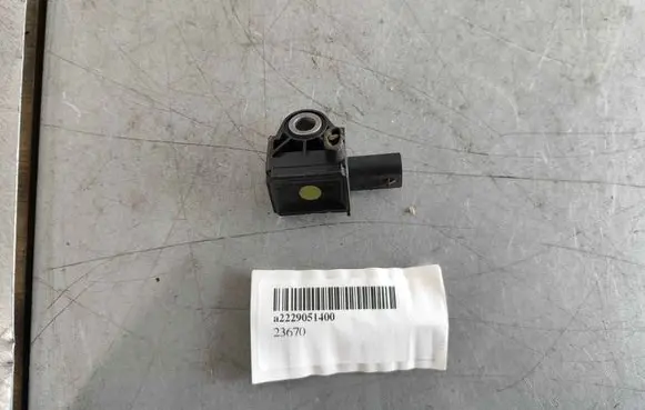 Mercedes-Benz C AMG W205 Airbag deployment crash/impact sensor a2229051400