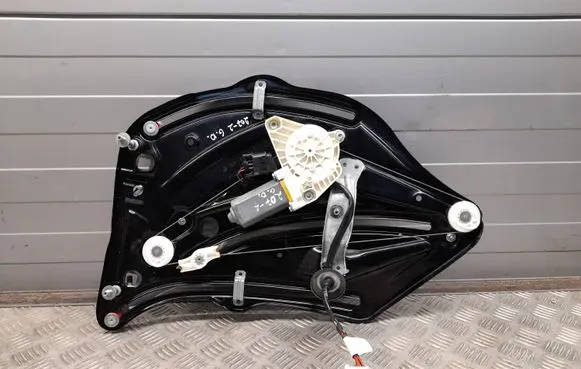 Mercedes-Benz E A207 Front door window regulator with motor A2076701603