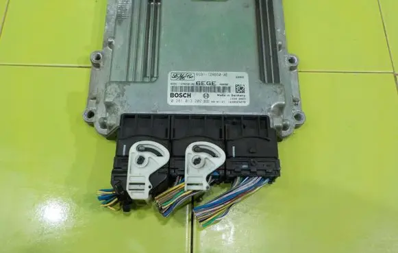 Land Rover Freelander 2 - LR2 Engine control unit/module 6G9112A650AE