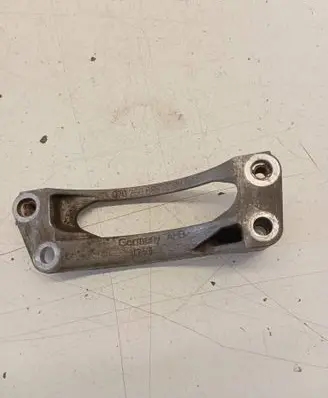Volkswagen Transporter - Caravelle T5 A/C compressor mount bracket 070260885A V25T