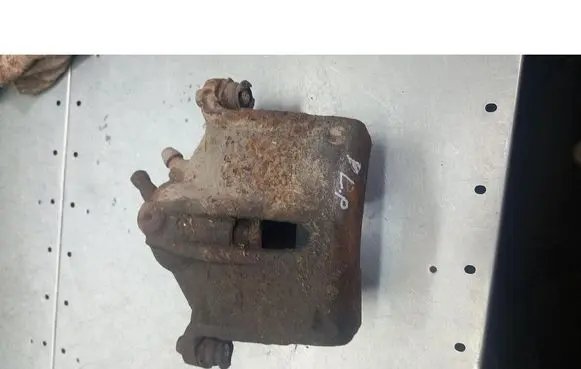 Ford Mondeo Mk III Front brake caliper