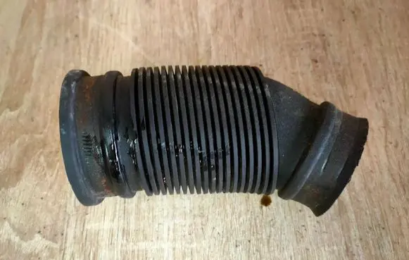 Opel Astra H Air intake duct part