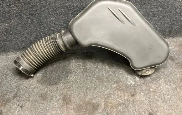 Dodge Challenger Intake resonator 04861926AG 18051044