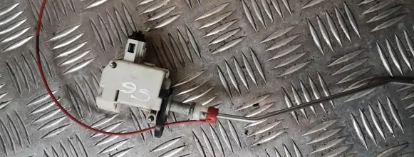 Fuel tank cap lock motor