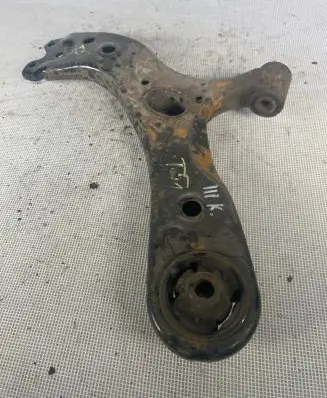 Toyota Prius (XW20) Front lower control arm/wishbone