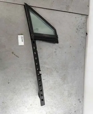 Toyota C-HR I Front door vent window glass four-door 68215F4030