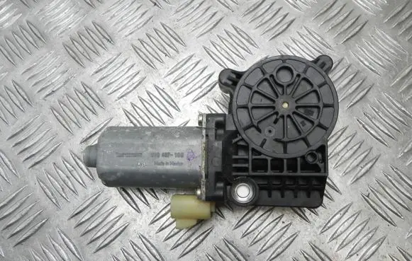 Mercedes-Benz ML W163 Front door window regulator motor 990407100 Z1180