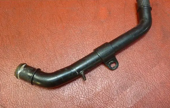Audi A4 S4 B7 8E 8H Engine coolant pipe/hose 06D121065K