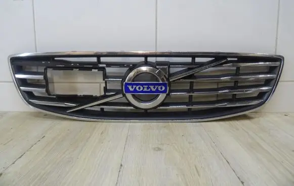 Volvo V70 Front bumper upper radiator grill 31383596