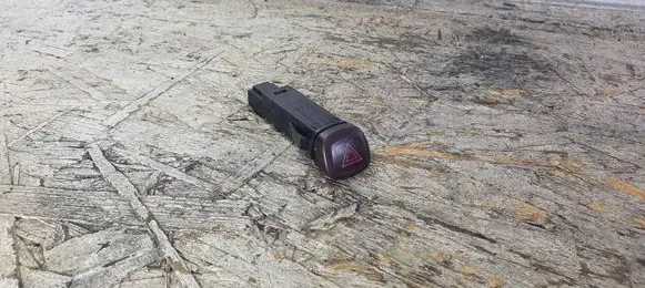 Volvo XC90 Hazard light switch 9168302