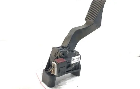 Accelerator throttle pedal