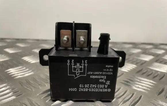 Mercedes-Benz C W204 Battery relay fuse A0035422619