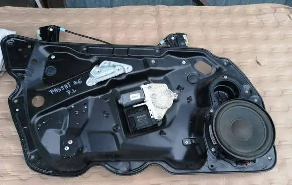 Volkswagen PASSAT B6 Front door window regulator with motor 1K0959793L