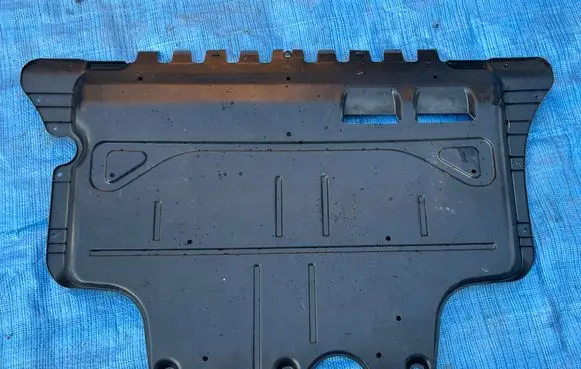 Engine splash shield/under tray