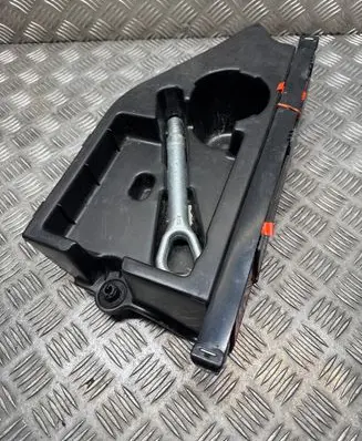 Mercedes-Benz A W176 Tool set A2468900188 18680101