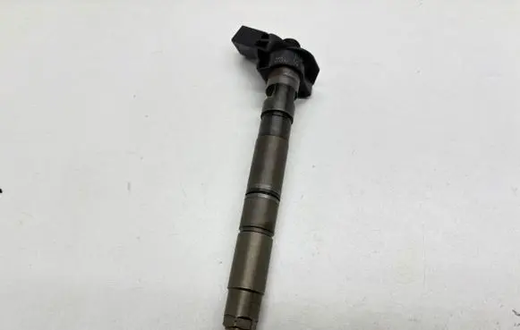 Audi A8 S8 D3 4E Fuel injector 057130277AG