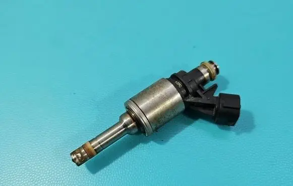 Suzuki Swift III Fuel injector 0261500299 IMPRK1603451