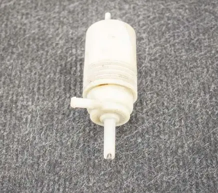 Mercedes-Benz SL R129 Windscreen/windshield washer pump 1748690421