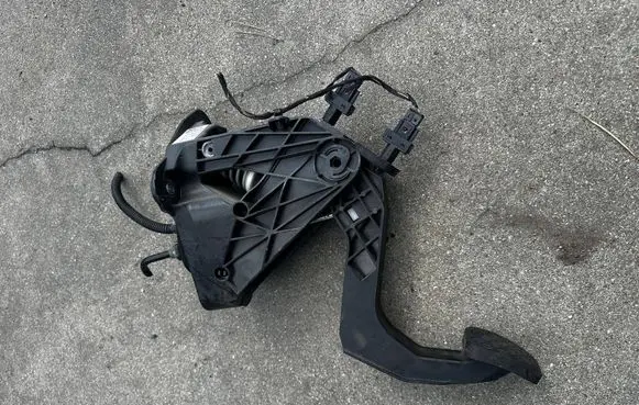Mercedes-Benz Sprinter W907 W910 Clutch pedal A9072900000 20181002 K1810023244