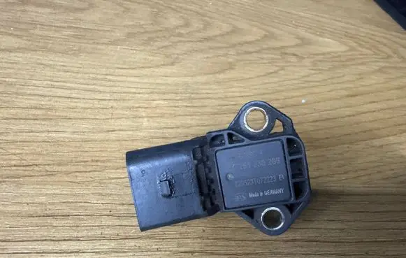 Volkswagen Golf V Air pressure sensor 0261230266