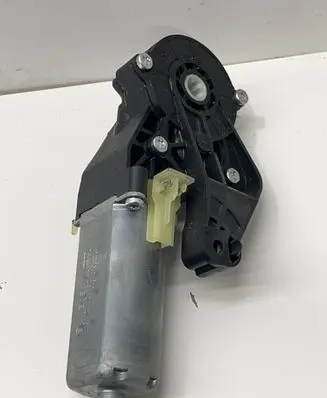Mercedes-Benz C AMG W204 Seat adjustment motor 0390203207