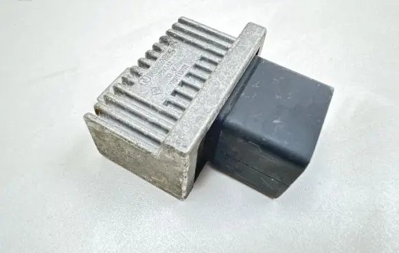 Nissan Note (E11) Glow plug pre-heat relay 7700115078 BED712