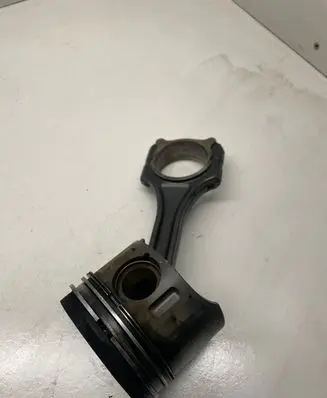 Mercedes-Benz C W204 Piston with connecting rod 646