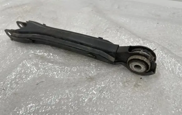 Mercedes-Benz C W204 Rear control arm A2043521488