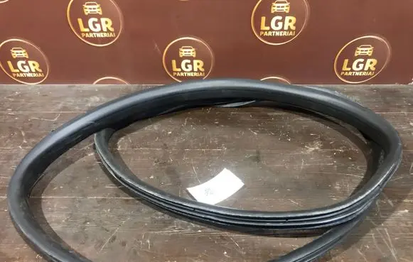 Volvo XC60 Front door rubber seal 