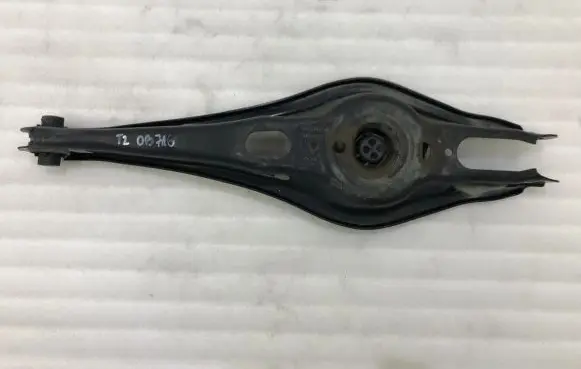 Volkswagen Touran III Rear control arm