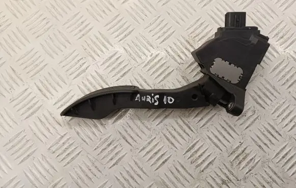 Toyota Auris 150 Accelerator throttle pedal 7811002020