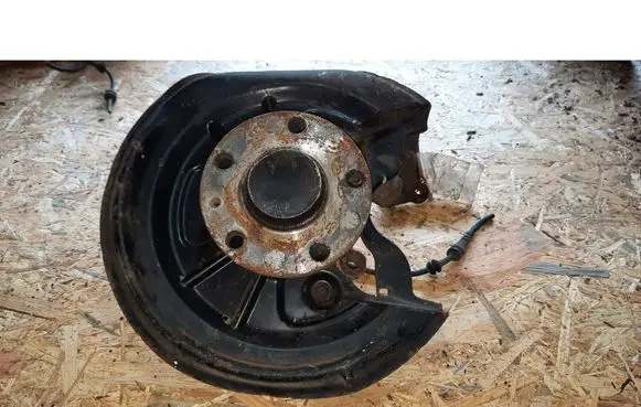 Volkswagen Golf V Front wheel hub spindle knuckle