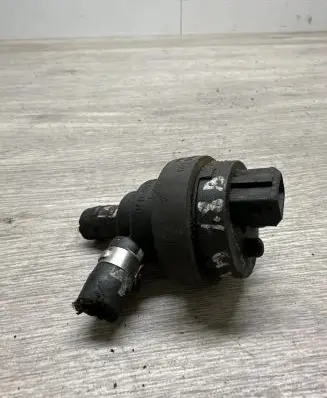 Volvo XC90 Vacuum valve 8653908 037906139