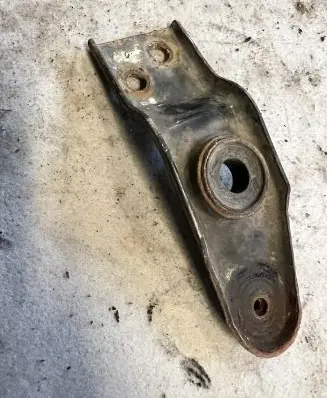 Mitsubishi L200 Radiator mount bracket