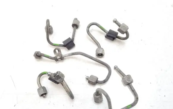 Volkswagen Caddy Fuel injector supply line/pipe 