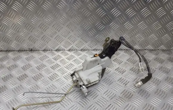 Suzuki Liana Front door lock