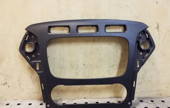 Ford Mondeo MK IV Radio/GPS head unit trim BS7118522 3100565B