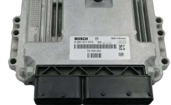 Opel Zafira B Engine control unit/module 55556262