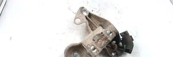 Volkswagen PASSAT B5.5 Engine mounting bracket 8E0199352F
