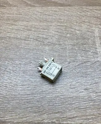 Volkswagen PASSAT B3 Other switches/knobs/shifts 357919235C