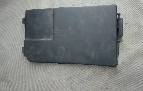 Volkswagen Touran I Battery box tray cover/lid 1K0915443
