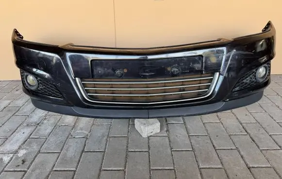 Opel Astra H Front bumper 13225746