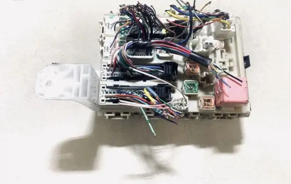 Toyota Avensis T270 Fuse box set 8273005150B 82730-05150-B