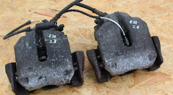 BMW 5 E39 Front brake caliper 6022296