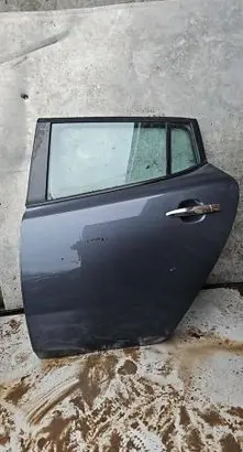 Nissan Leaf I (ZE0) Rear door