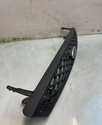 Ford Focus Front grill 2M518200AG