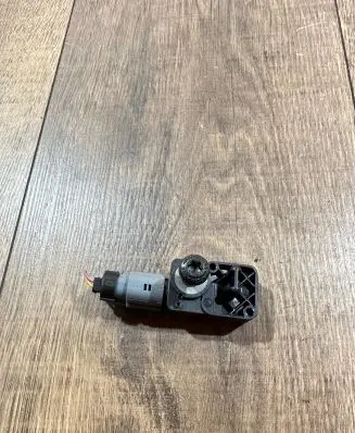 Opel Insignia A Airbag deployment crash/impact sensor 13593676 5WK66080 040501