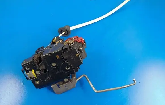 Audi A2 Front door lock 8Z1837016E