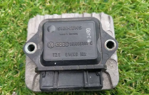 Volkswagen Golf II Ignition amplifier control unit 191905351C 5WK6102